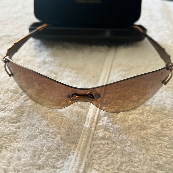 LOUIS VUITTON RARE PAIR OF AUTHENTIC SIGNATURE SUNGLASSES MOD LV COL. 166- 125 main image 5